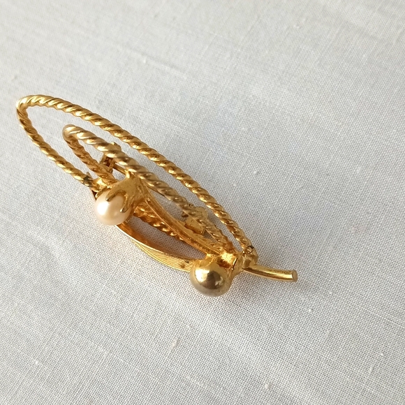 Mid Century Culture Pearl Gold Tone Broach - Picture 7 of 7